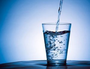 آب معدنی طبیعی 1.5 لیتری
